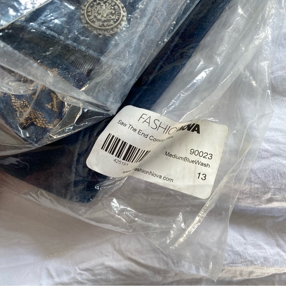 Fashion nova saw the end coming medium wash jeans women’s size 13 - Picture 6 of 6